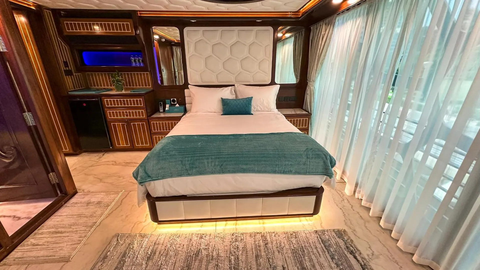 Overnight Super Yacht - Orchid Абу-Даби 0*,