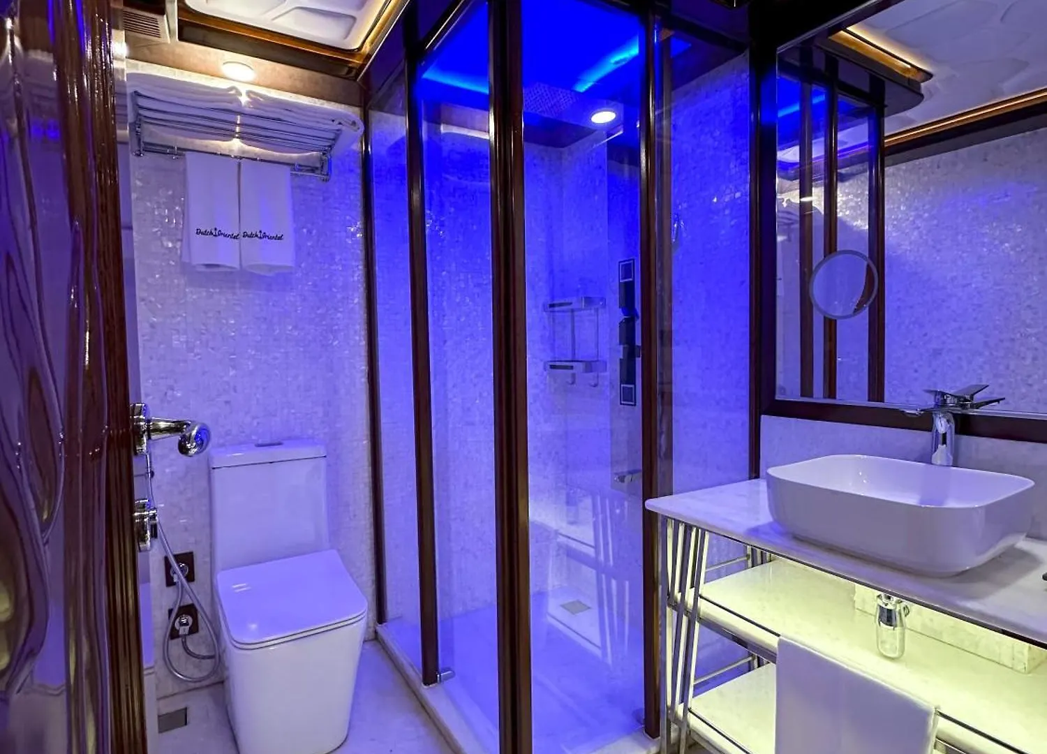 Ботель Overnight Super Yacht - Orchid Абу-Даби