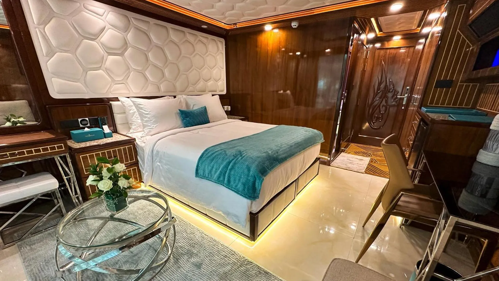 Ботель Overnight Super Yacht - Orchid Абу-Даби
