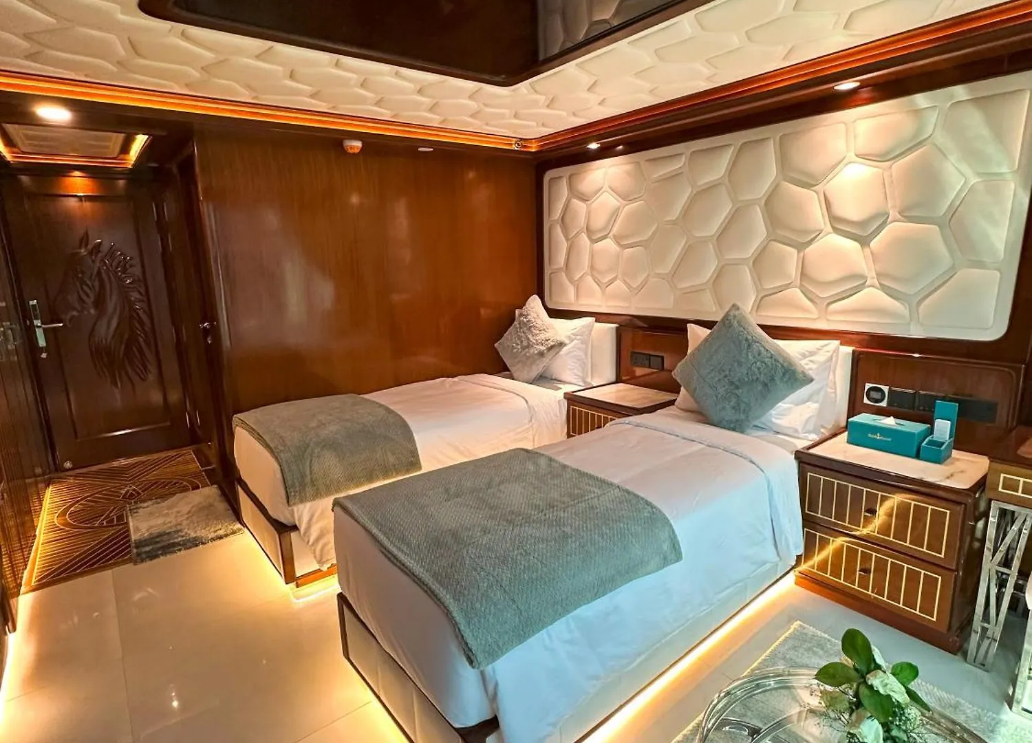 Overnight Super Yacht - Orchid Абу-Даби Ботель