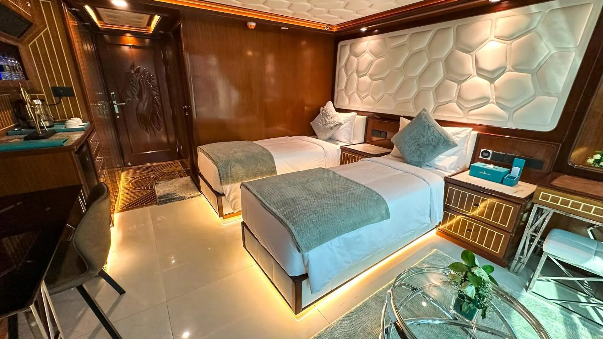 Overnight Super Yacht - Orchid Абу-Даби Ботель