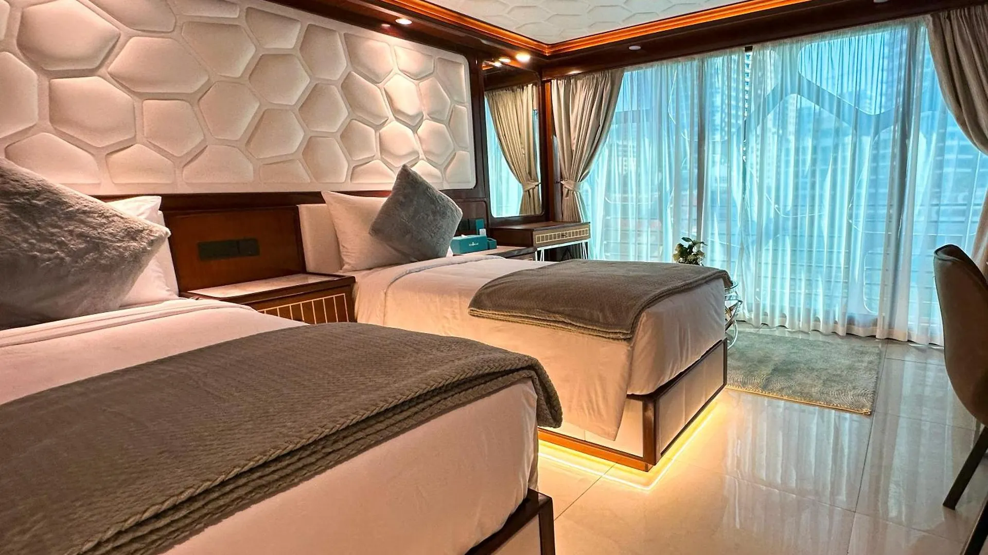 Ботель Overnight Super Yacht - Orchid Абу-Даби