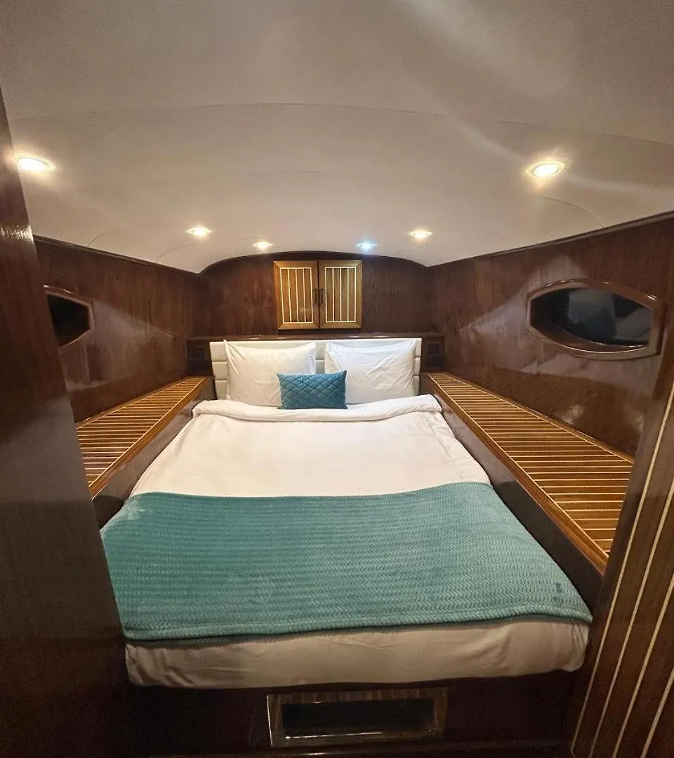 Overnight Super Yacht - Orchid Абу-Даби Ботель