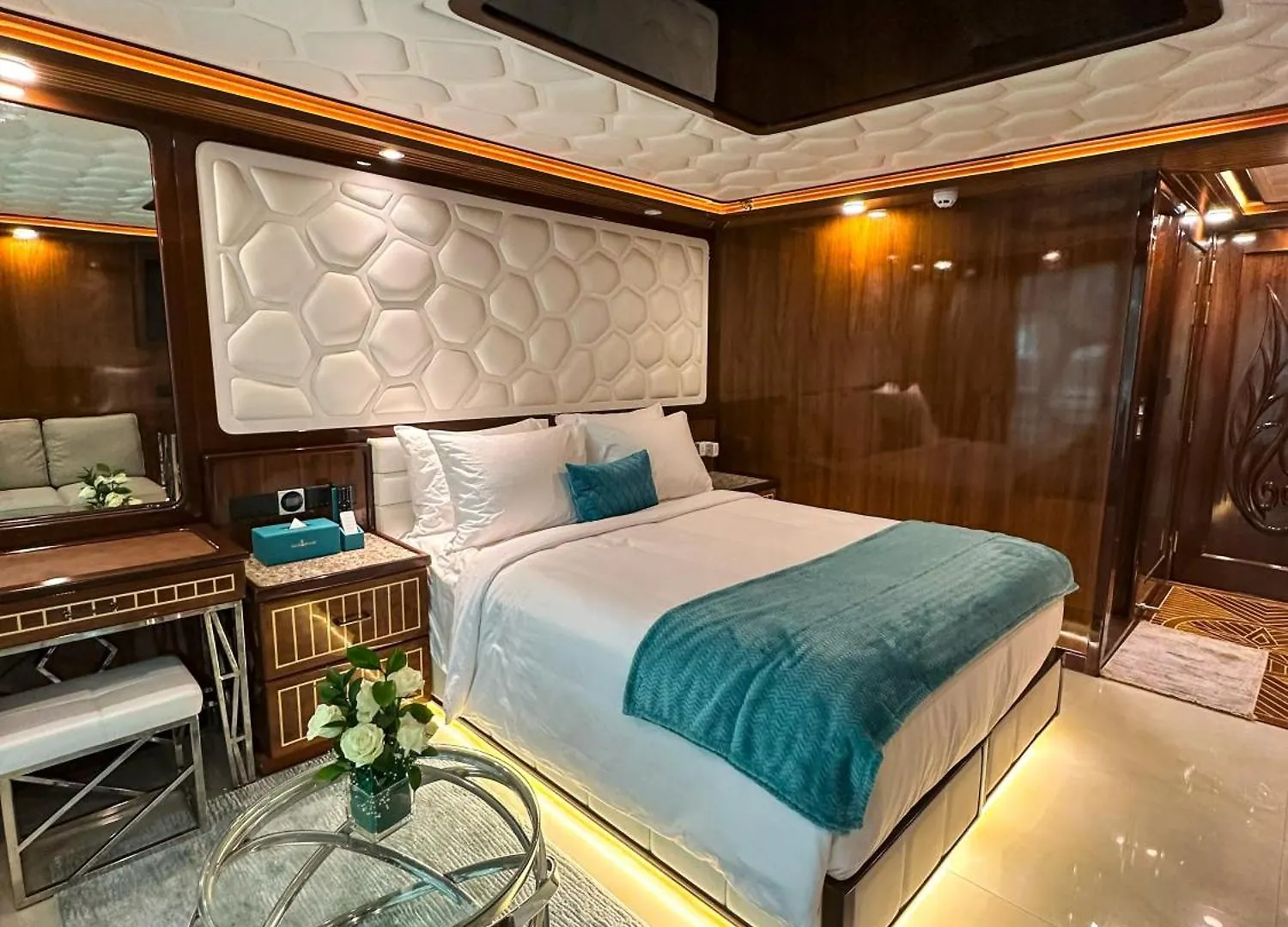 Overnight Super Yacht - Orchid Abu Dhabi