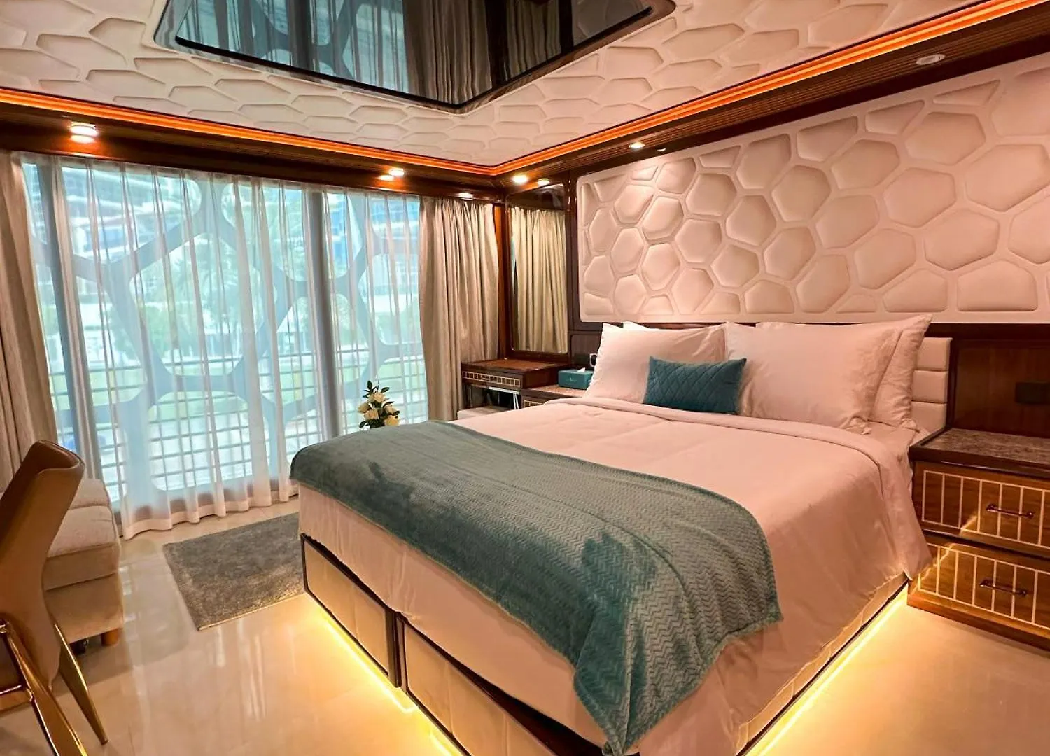 Overnight Super Yacht - Orchid Abu Dhabi